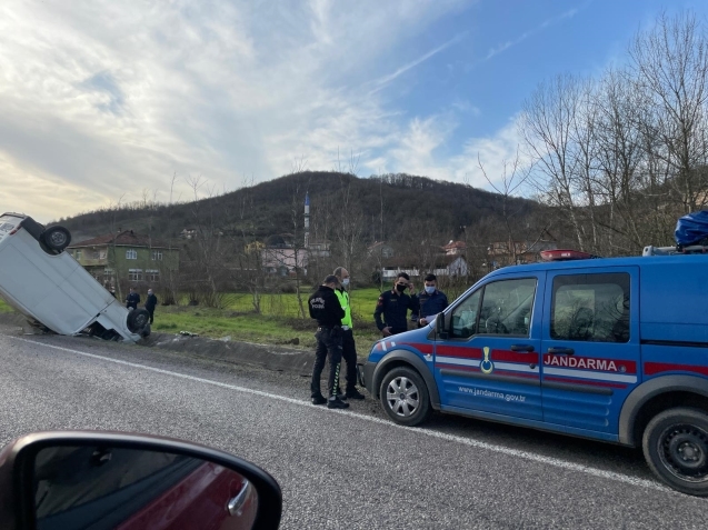 Minibüs devrildi...