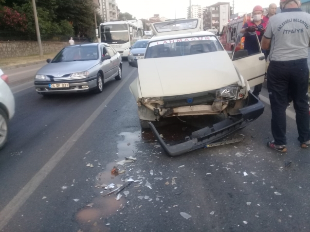 Beklerken arkadan çarptı... 1 yaralı...