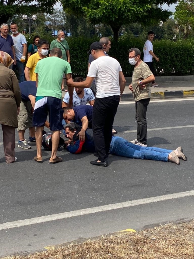 Otomobilin çarptığı motorsiklet sürücüsü yaralandı...