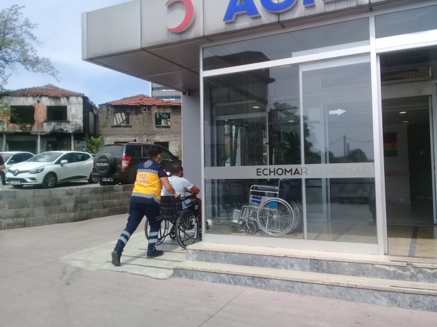 Kayalıklarda ayağı kesildi...