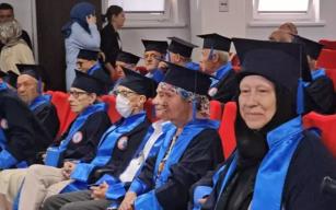 60 yaş üstü kep attı...