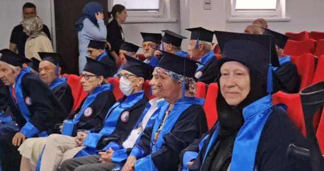 60 yaş üstü kep attı...