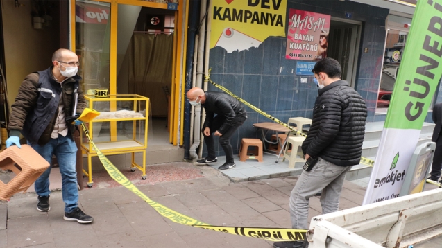Çarşı içinde olay... Silahla yaralandı...