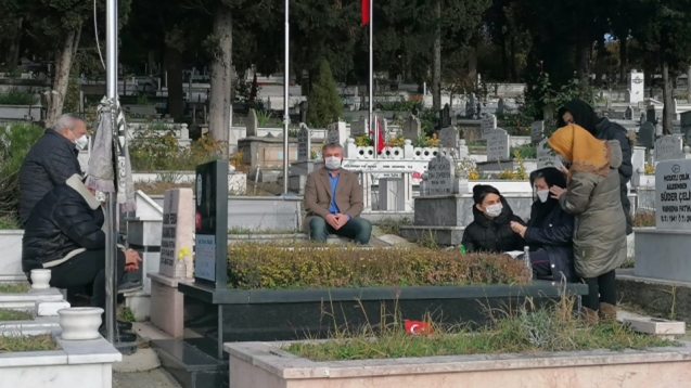 Şehit emniyet müdürü mezarı başında dualarla anıldı...