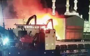 Liman'da yangın... Vinç alev alev yandı...
