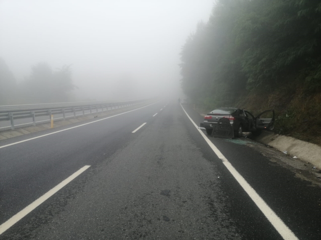 Yoldan çıktı, su kanalına düştü..2 yaralı...