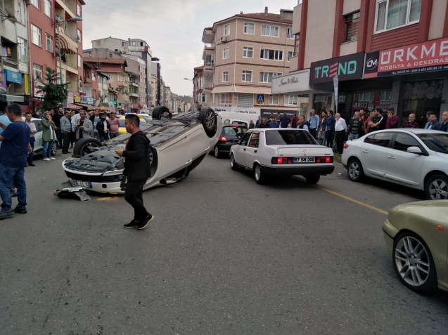 2 ARACA ÇARPTI... TAKLA ATTI...