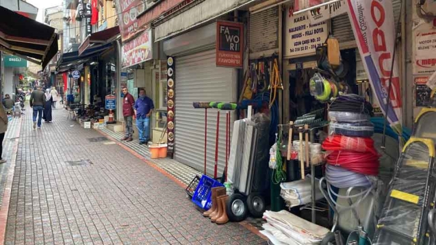 ELEKTRİKLER KESİLDİ...KEPENKLER KAPALI!!