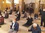 Namaz sonrası tüm camilerde yağmur duası yapıldı.