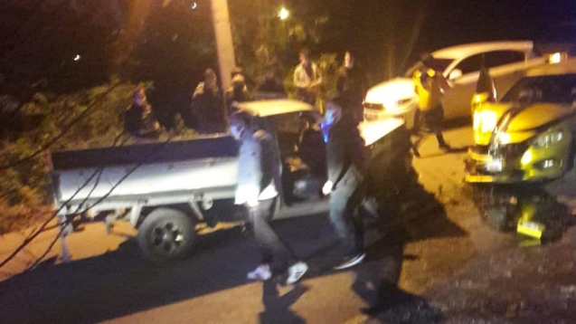 Kamyonet ile otomobil çarpıştı: 2 yaralı