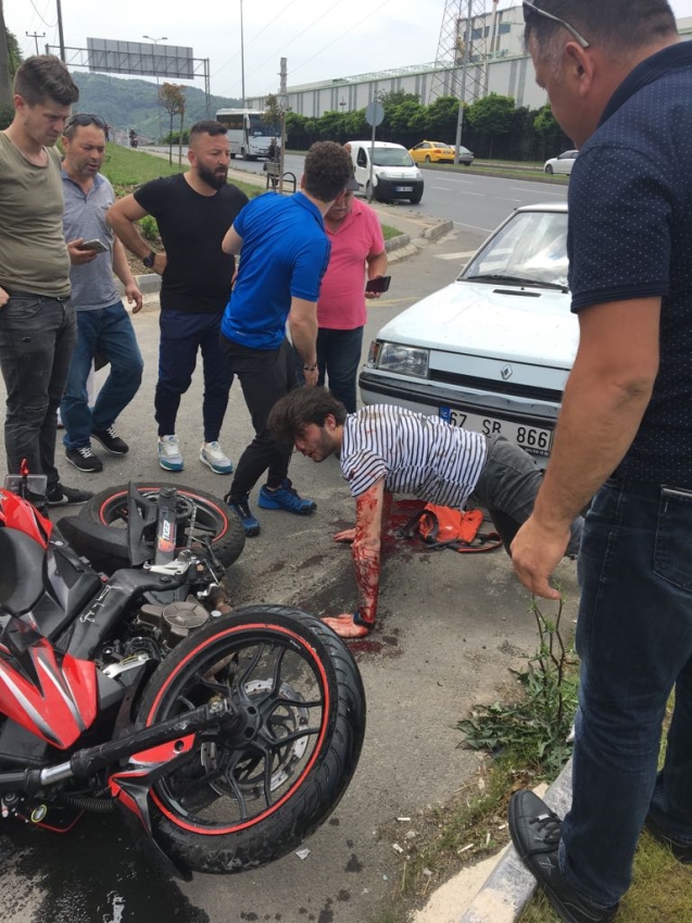 Otomobille motosiklet çarpıştı…