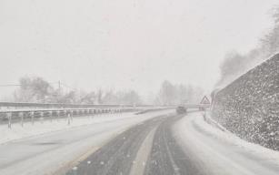 Zonguldak Ereğli Karayolu'nda kar bastırdı...