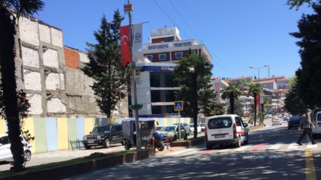 Polis noktasını görünce yaya geçidinden kaçtı...