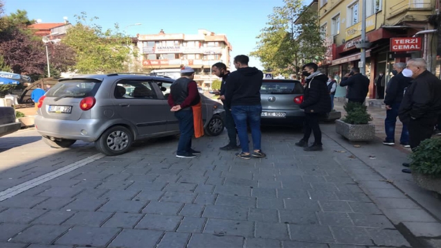 Park halindeki araca çarptı...