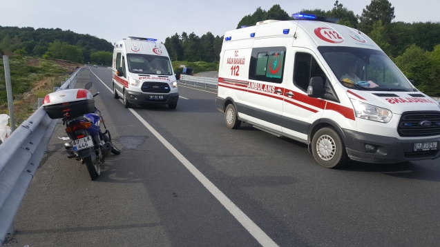 Lastik patladı… Motosiklet bariyere çarptı…