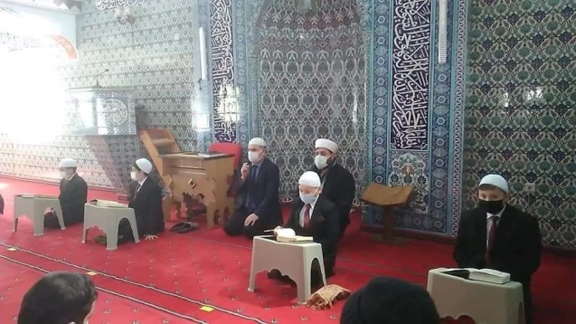 Mukabele geleneği devam ediyor...