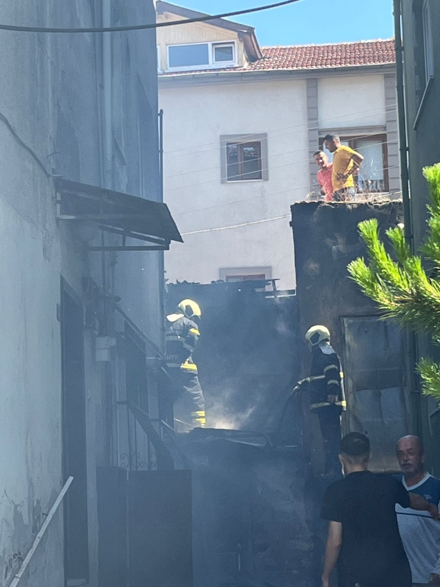 Mahalleliyi korkutan yangın...