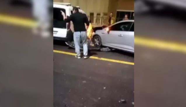 Kaza yapan oğluna kızan babayı çevredekiler sakinleştirdi...