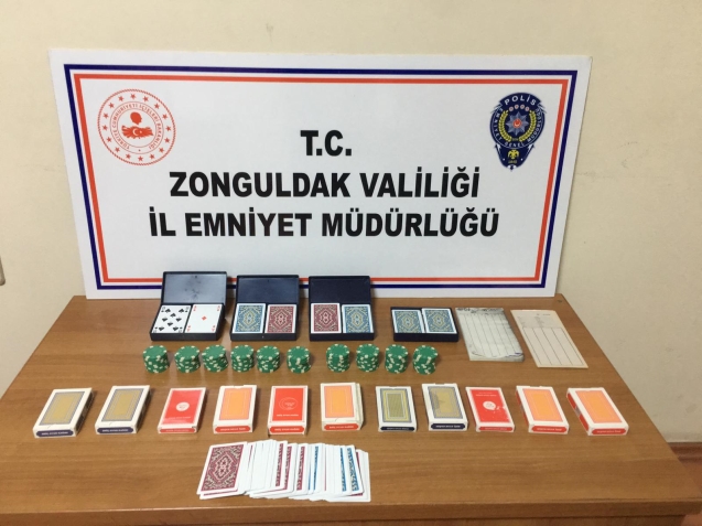 Ofisi kumarhaneye çevirmişler...