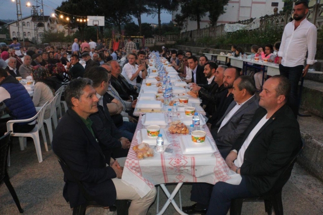 Hamzafakıhlı ’da vatandaşlar iftarda bir araya geldi…
