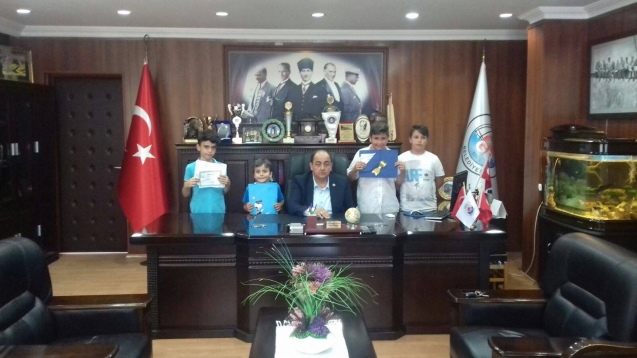 Karnesini alan Başkan Demirtaş’a koştu…