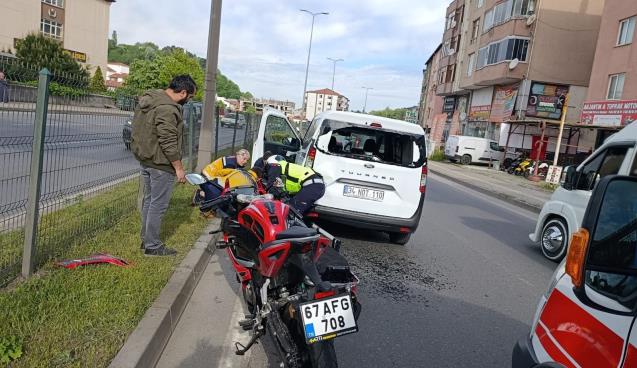 Bir anlık dikkatsizliği sonucu kamyonete çarptı...