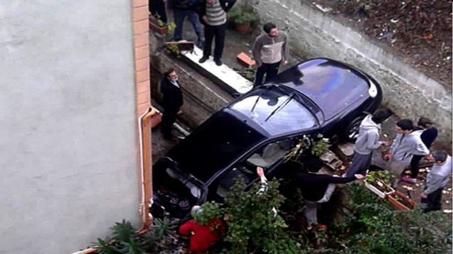Trafik kazasında 2’si çocuk 3 kişi yaralandı...