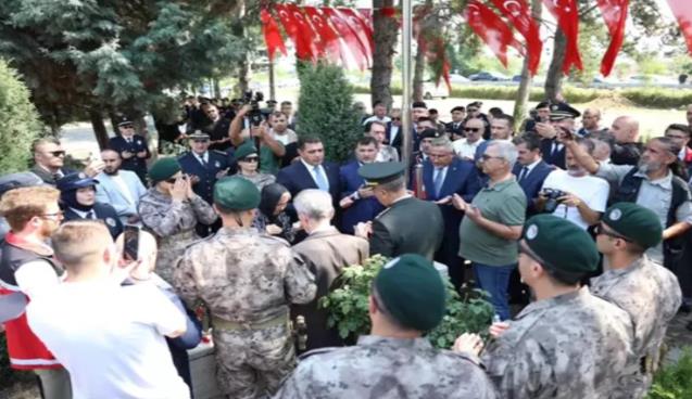 15 Temmuz şehitleri mezar başında anıldı...