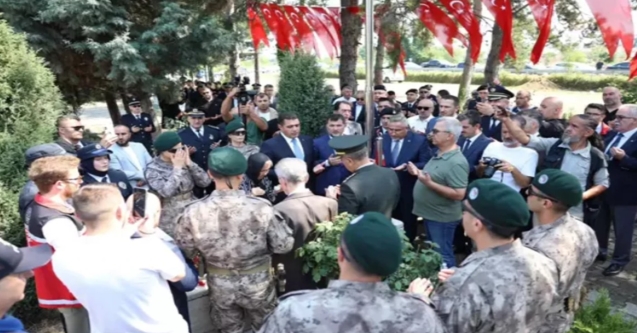 15 Temmuz şehitleri mezar başında anıldı...