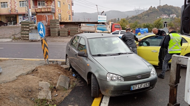 Otomobiller çarpıştı: 4 yaralı