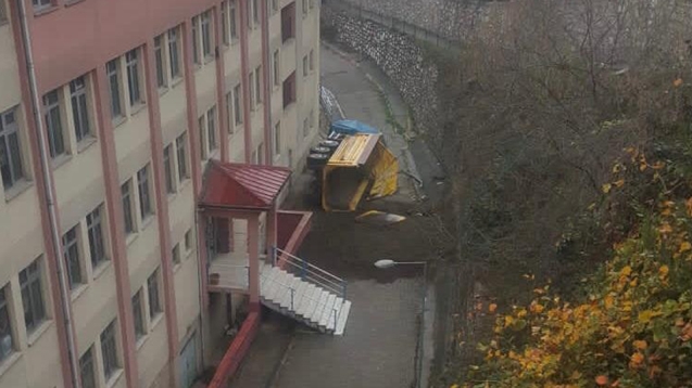 “Ya okul bahçesinde çocuklar olsaydı."