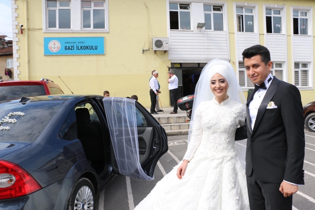 Oylarını kullandılar, düğün için Karabük’e gaz bastılar…