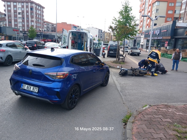 Motosiklet ile otomobil çarpıştı... 1 yaralı...