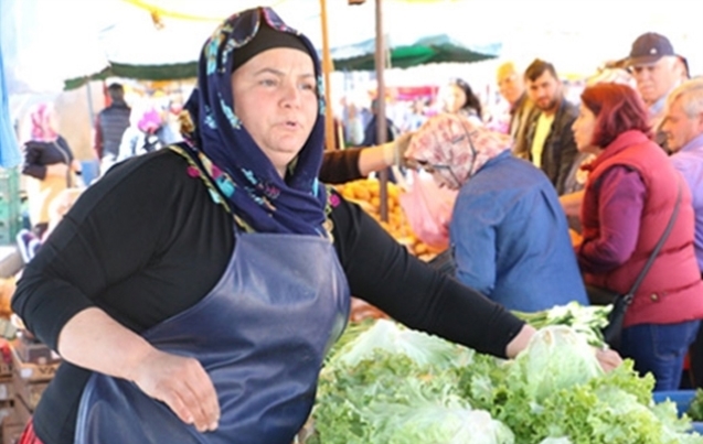 Annesini kaybetti...