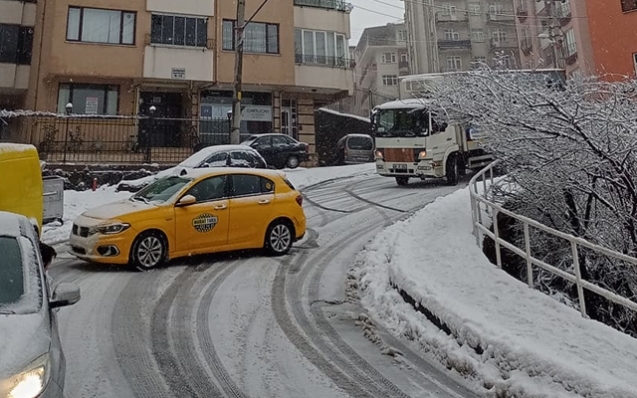 Kamyon Kaydı...Yol Trafiğe Kapandı...