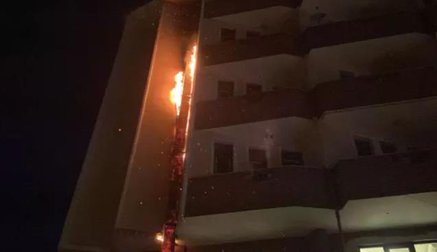 6 katlı binanın giriş katında yangın...