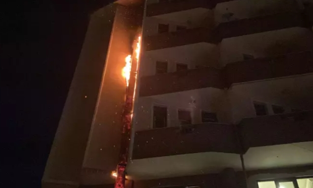 6 katlı binanın giriş katında yangın...
