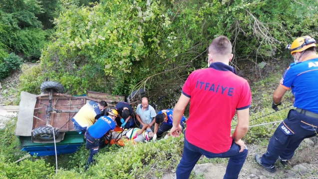 Köyde trafik kazası: Ekipler olay yerinde...