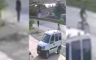 Durakta beklerken araç çarpmıştı... Yaşama tutunamadı...