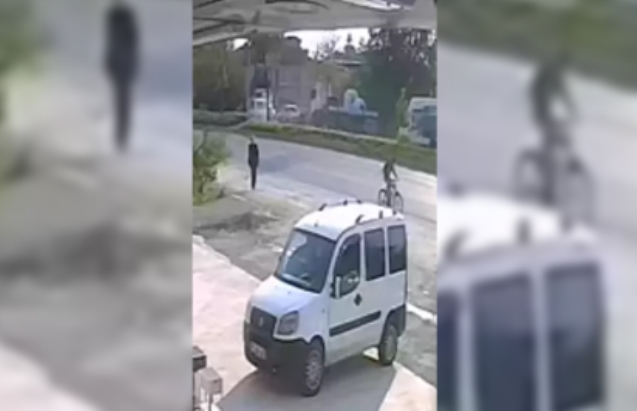 Durakta beklerken araç çarpmıştı... Yaşama tutunamadı...