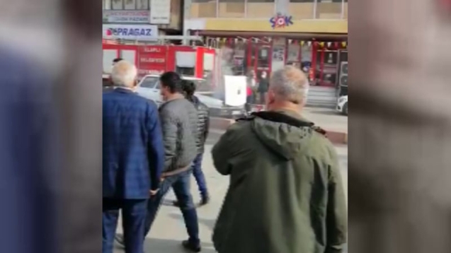 Otomobil bir anda alevler içinde kaldı... 