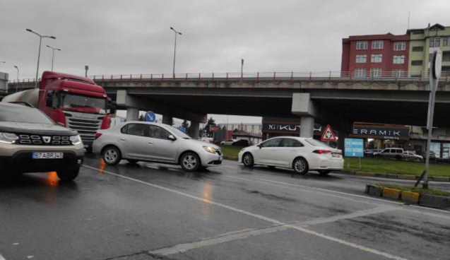 Arızalanan TIR trafiğin kilitlenmesine neden oldu...