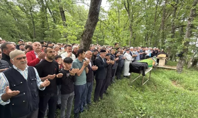 Kavgada hayatını kaybeden çift ve oğulları toprağa verildi..