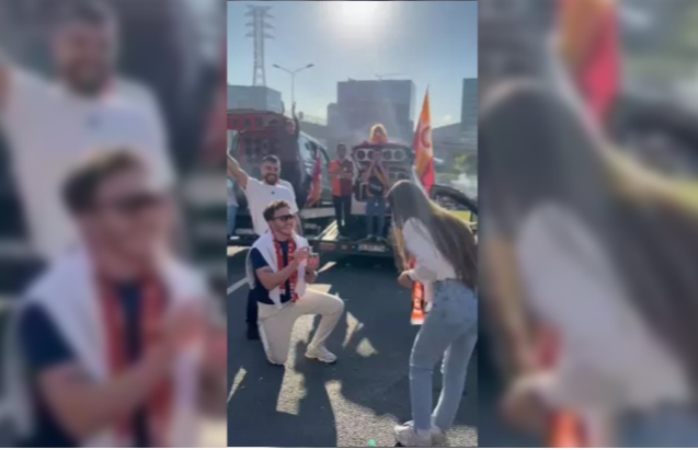 Şampiyonluk kutlamalarında evlilik teklifi
