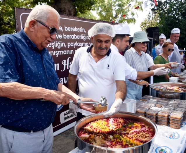 EREĞLİ BELEDİYESİ, 3 BİN KİŞİYE AŞURE DAĞITTI...