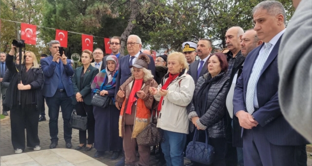 12 mürettebat için yapılan anıt törenle açıldı...