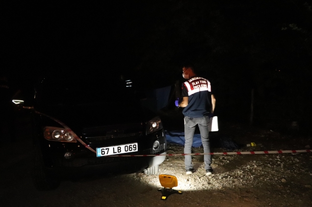 Elinde silah ile ölü bulundu...