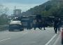 Devrilen TIR yolu trafiğe kapattı...