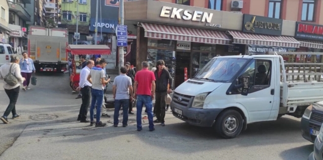 Kazayı izlemek için kamyonetten indi: Ayağını otomobil ezdi!