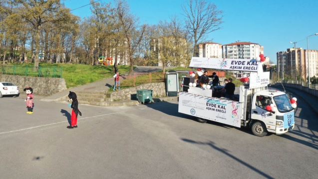 MAHALLELER MÜZİK ARACINI ÇOK SEVDİ...